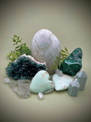 Green crystals garnierite green fluorite malachite chrysoprase amazonite prasiolite apophyllite crystallography gems